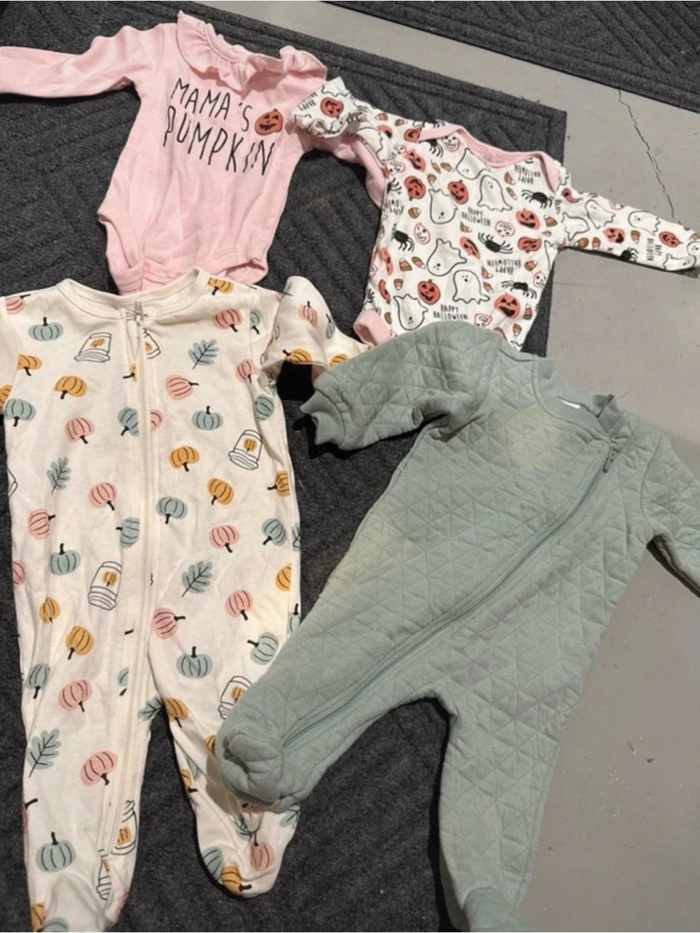 NWOT Halloween baby girl bundle 2 sleepers and 2 long sleeve onesies